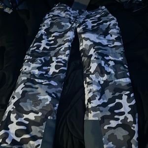 Snow pants very warm and clean